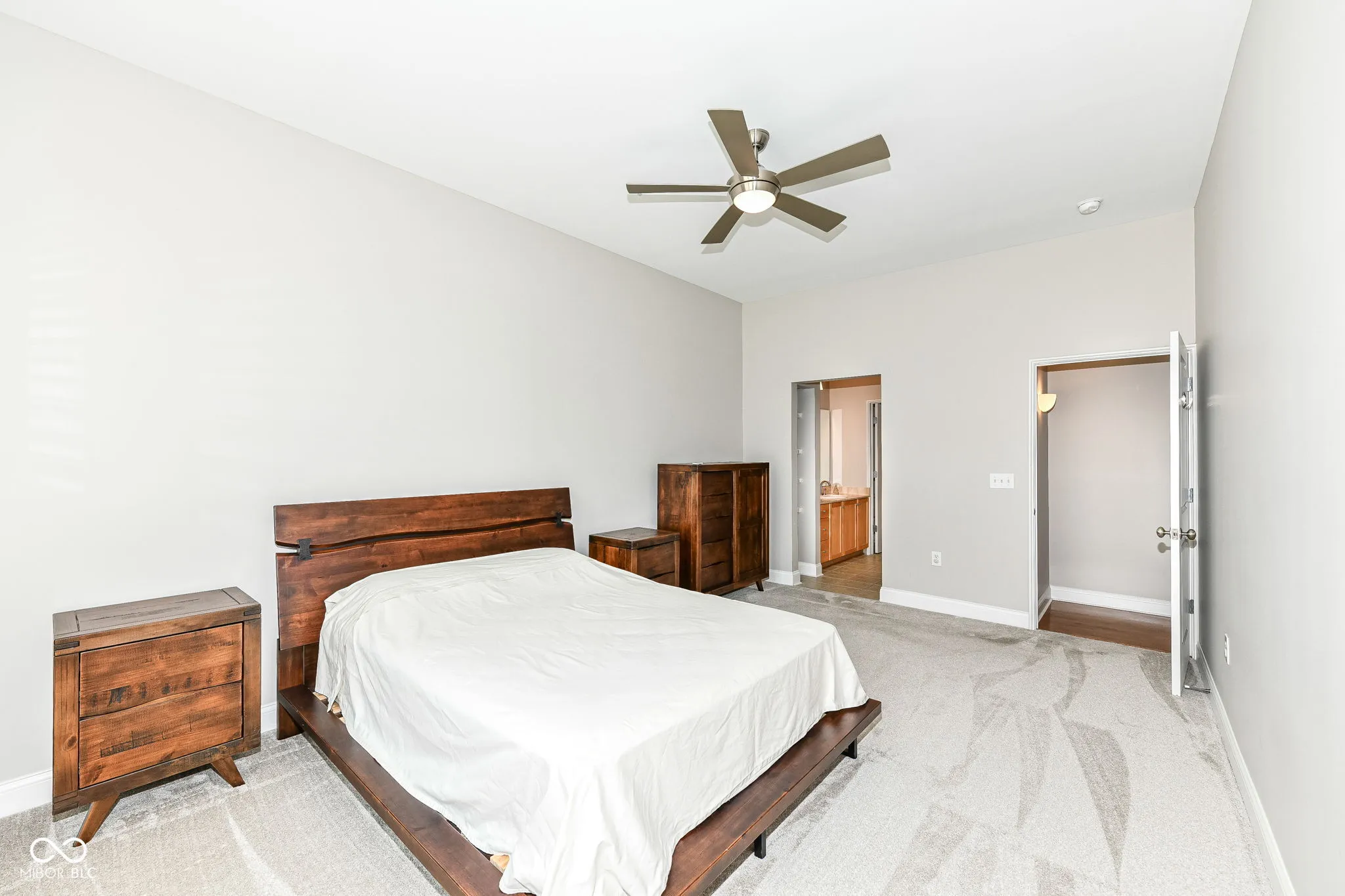 Indianapolis, Indiana 46204, United States, 2 Bedrooms Bedrooms, ,2 BathroomsBathrooms,Residential,Pending,49879