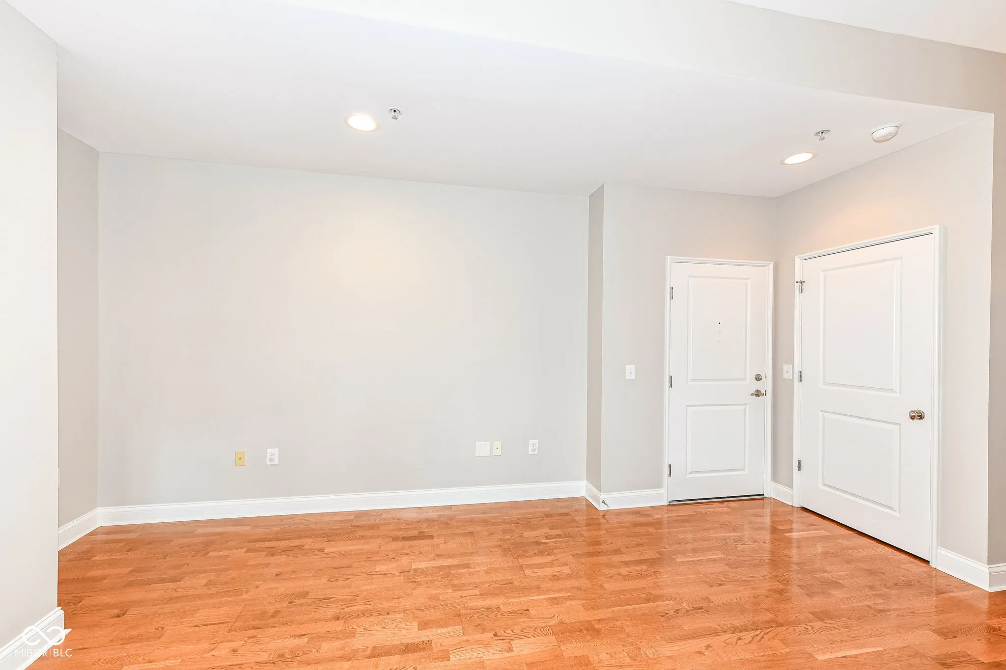 Indianapolis, Indiana 46204, United States, 2 Bedrooms Bedrooms, ,2 BathroomsBathrooms,Residential,Pending,49879