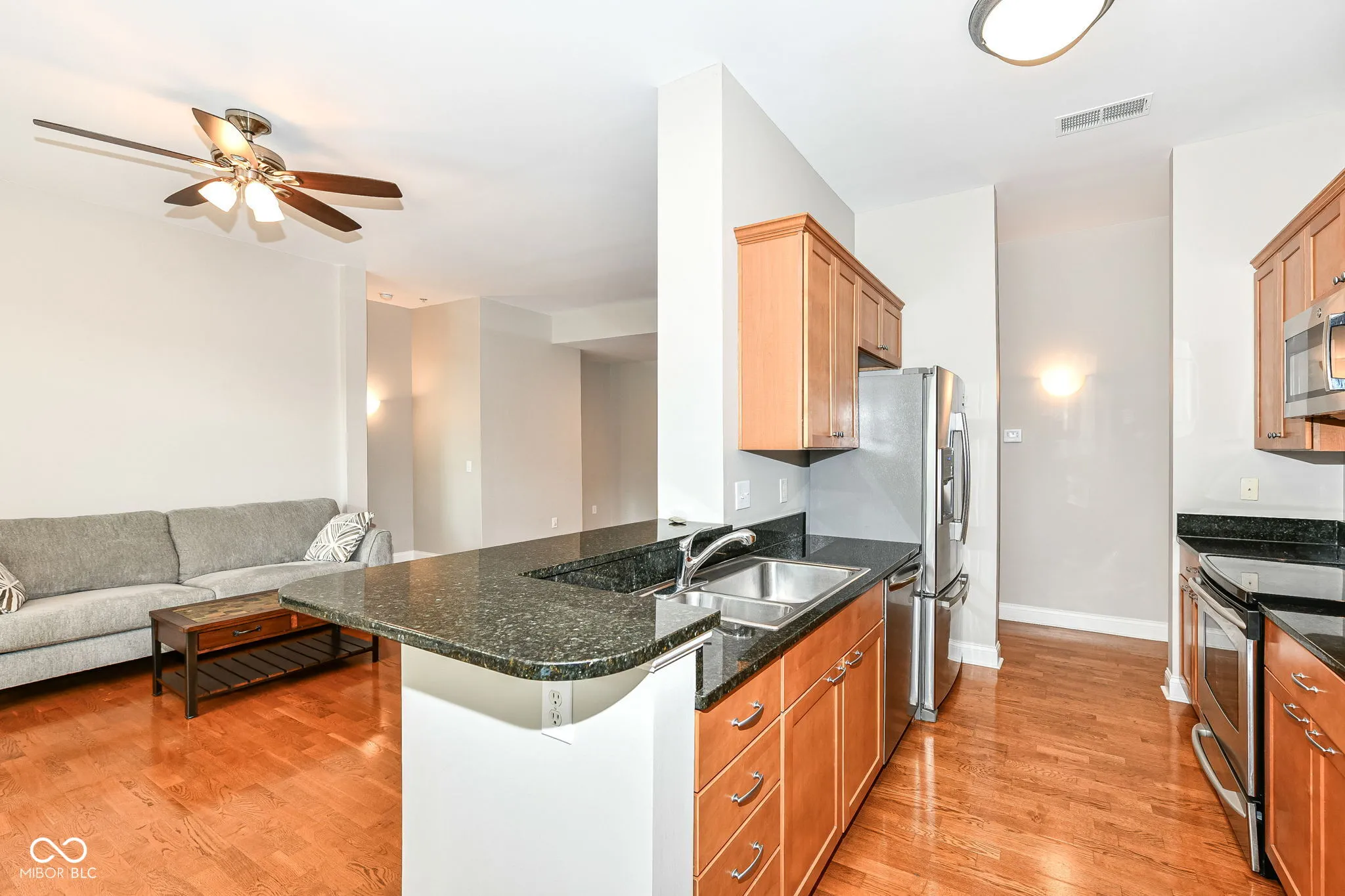 Indianapolis, Indiana 46204, United States, 2 Bedrooms Bedrooms, ,2 BathroomsBathrooms,Residential,Pending,49879