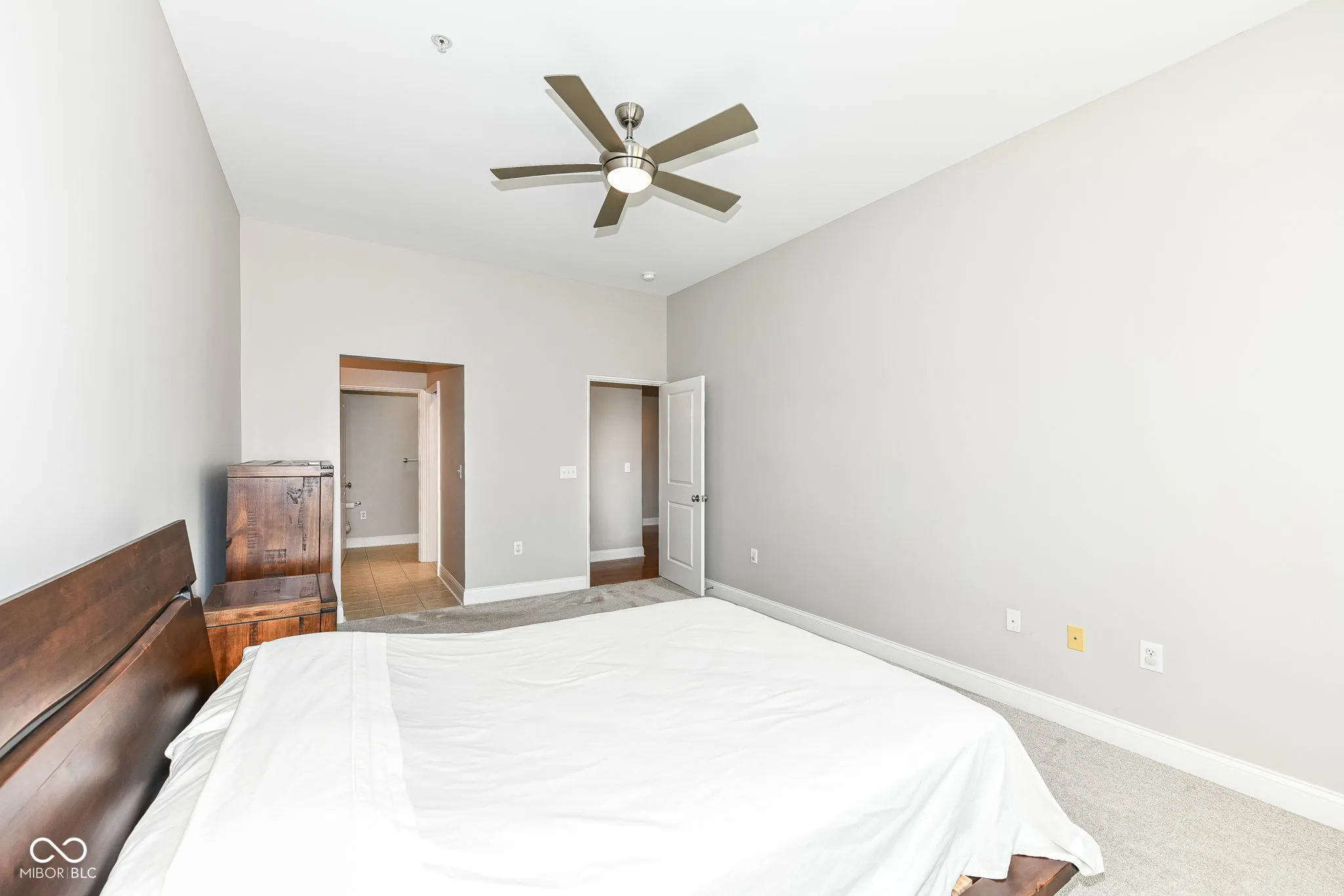 Indianapolis, Indiana 46204, United States, 2 Bedrooms Bedrooms, ,2 BathroomsBathrooms,Residential,Pending,49879