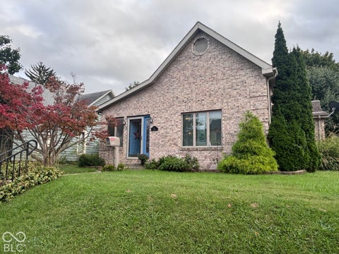 Photo of 511 W Market ST, Crawfordsville, IN 47933 (MLS # 22128337)
