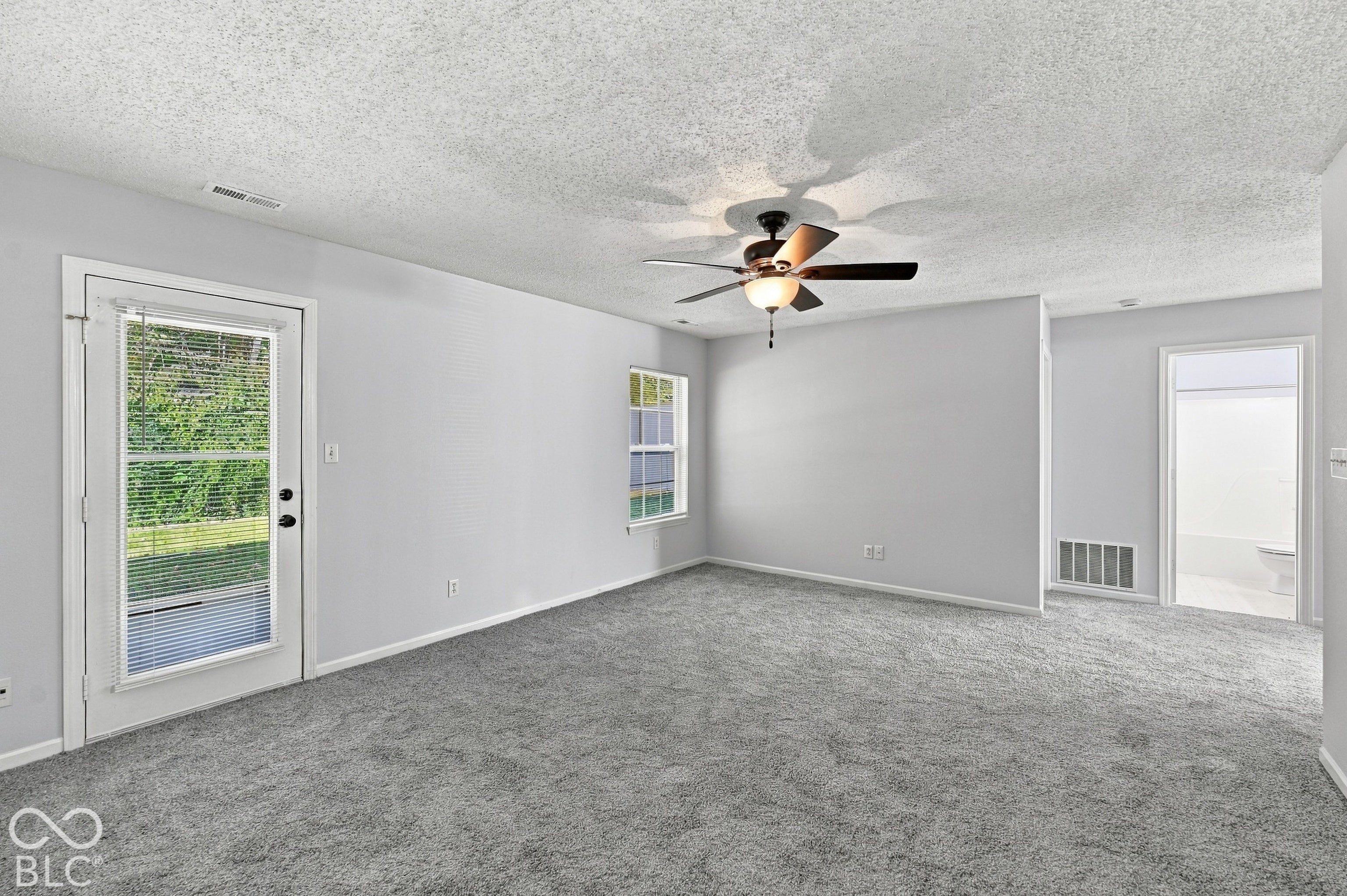 5916 Rolling Bluff