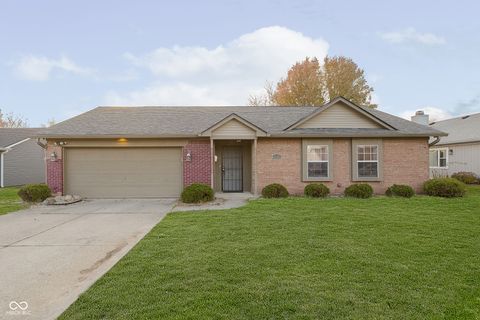 Photo of 8166 Parsley Lane, Indianapolis, IN 46237 (MLS # 22072807)