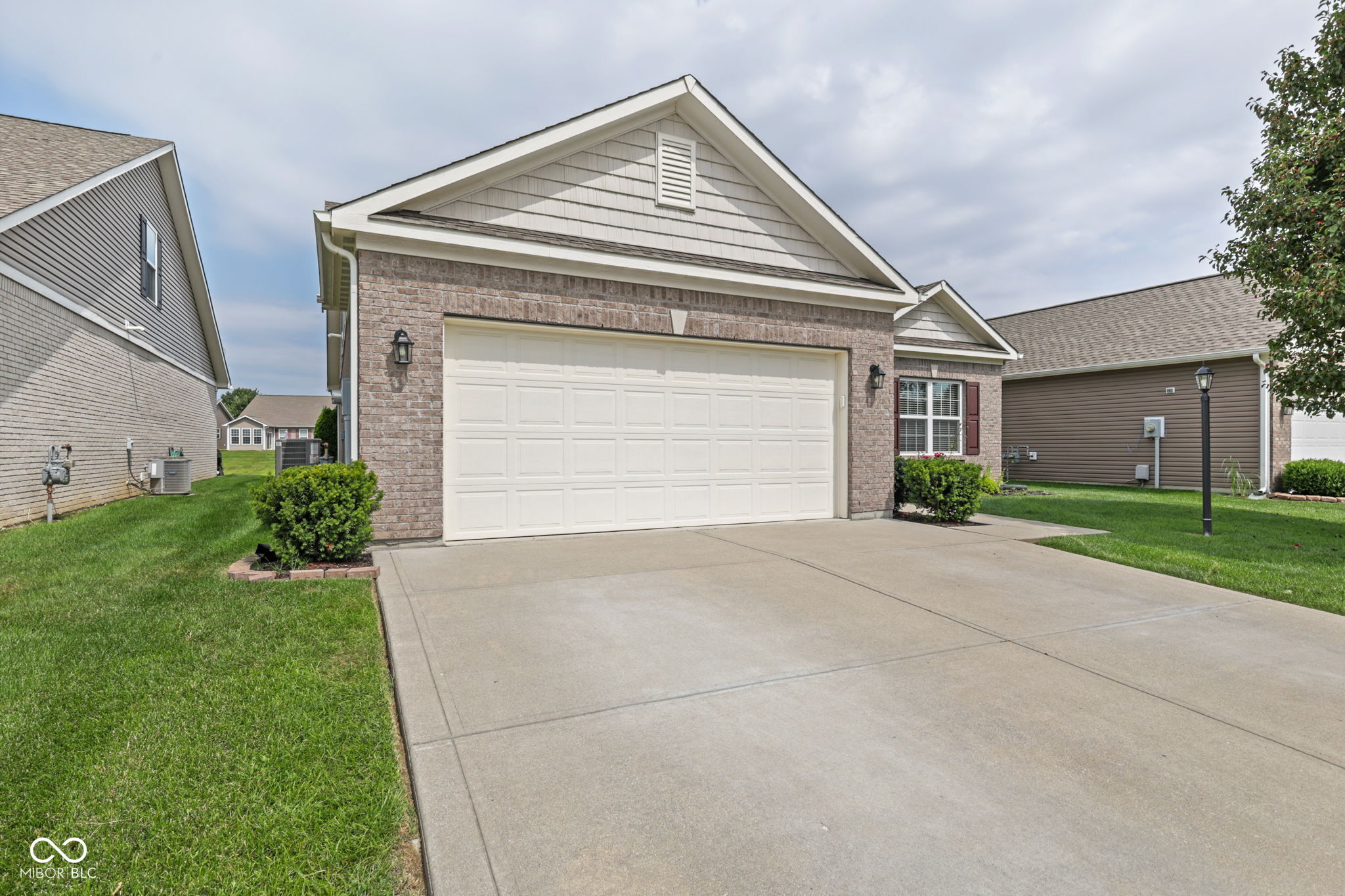 1404 Blackthorne Trail S