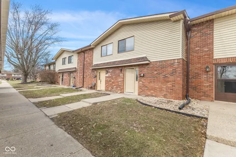 8 Greenwood Trail S Drive, Greenwood, IN 46142 - MLS#: 22027117