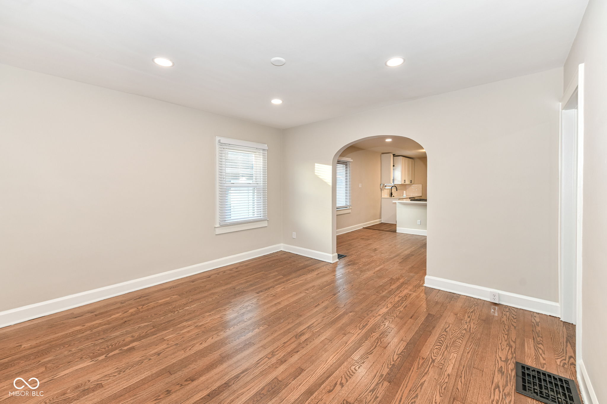 324 E Southern Avenue