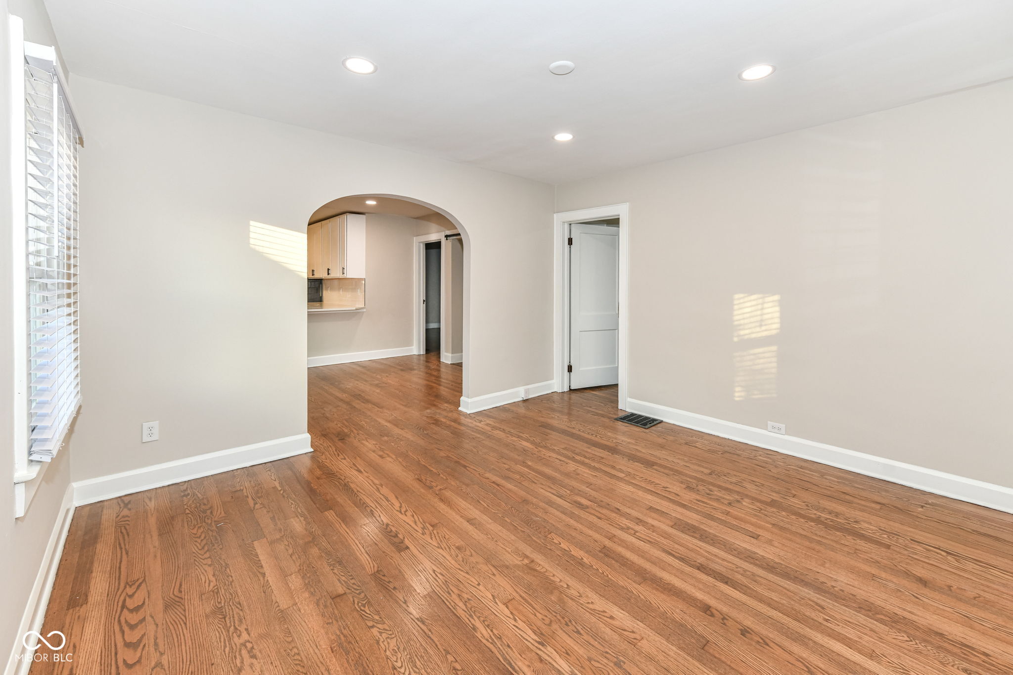 324 E Southern Avenue