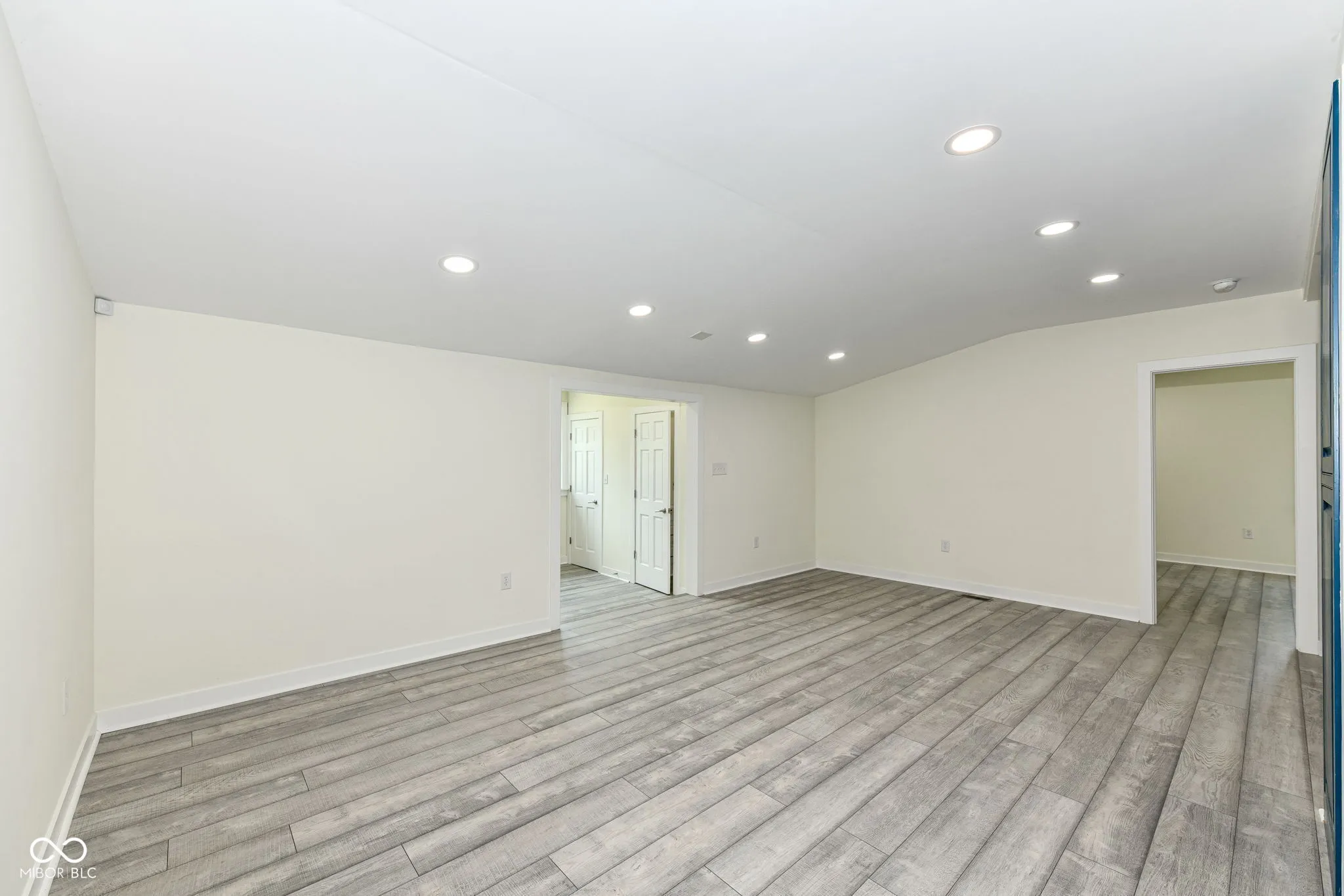 McCordsville, Indiana 46055, United States, 3 Bedrooms Bedrooms, ,4 BathroomsBathrooms,Residential,Pending,182382