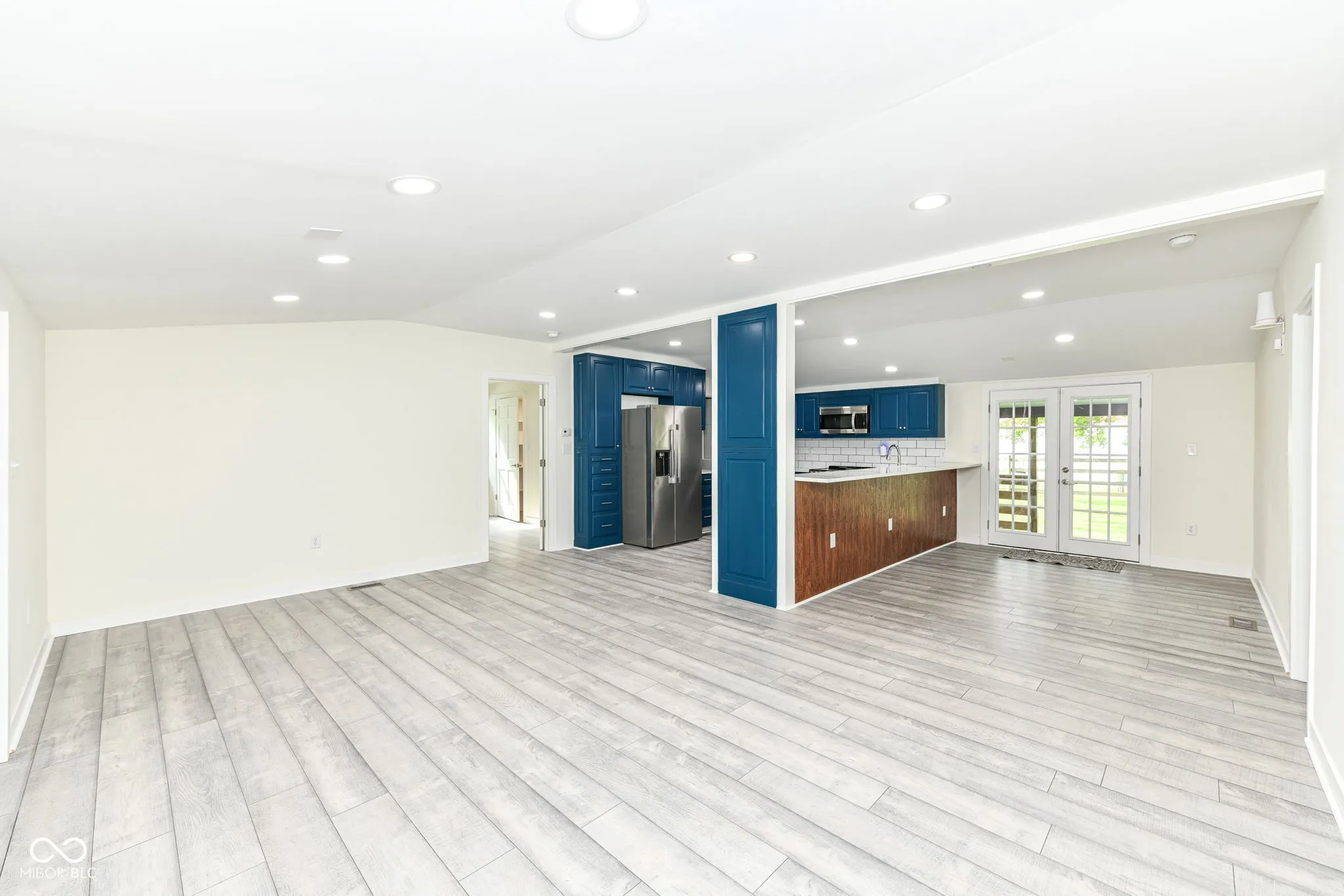 McCordsville, Indiana 46055, United States, 3 Bedrooms Bedrooms, ,4 BathroomsBathrooms,Residential,Pending,182382