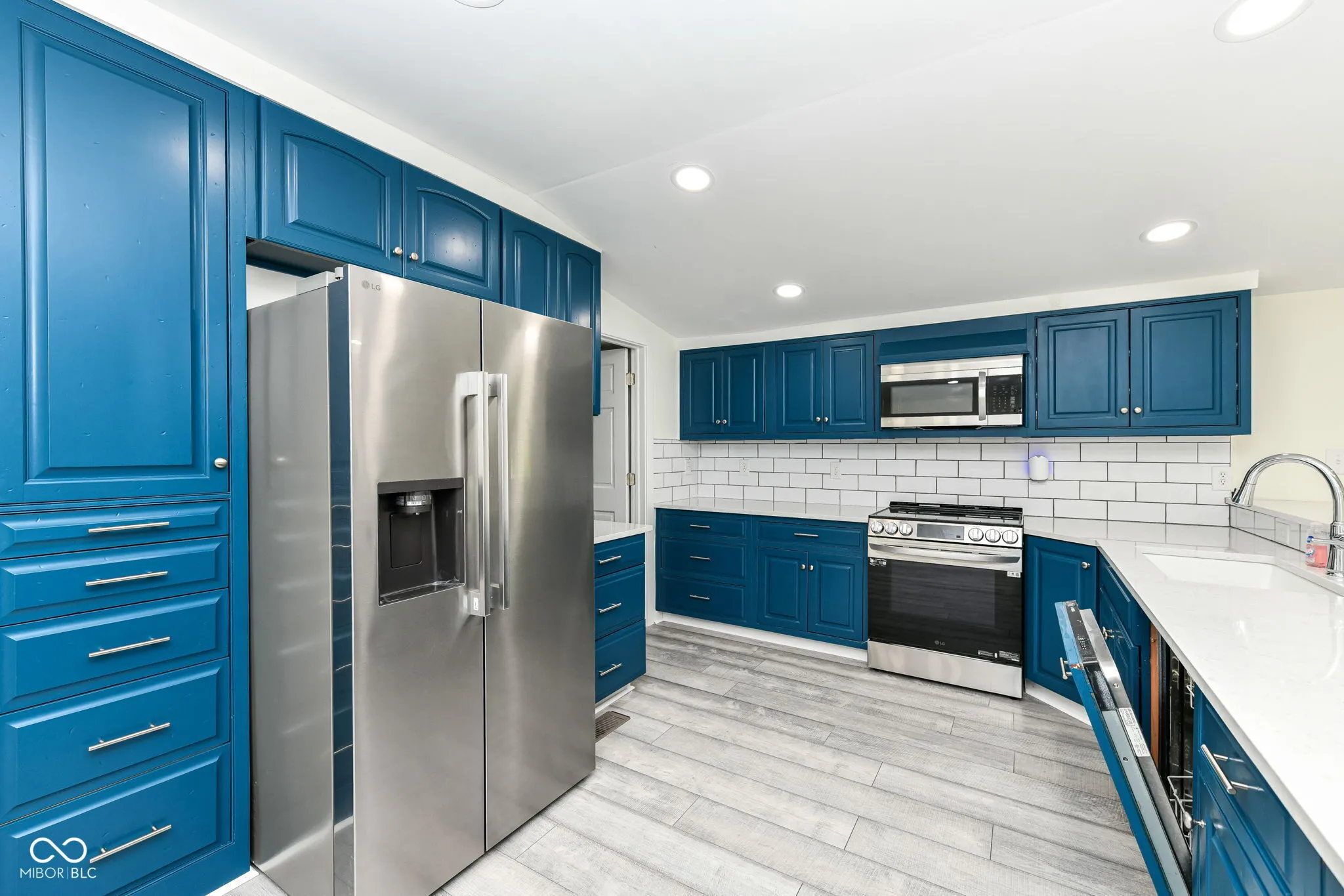 McCordsville, Indiana 46055, United States, 3 Bedrooms Bedrooms, ,4 BathroomsBathrooms,Residential,Pending,182382