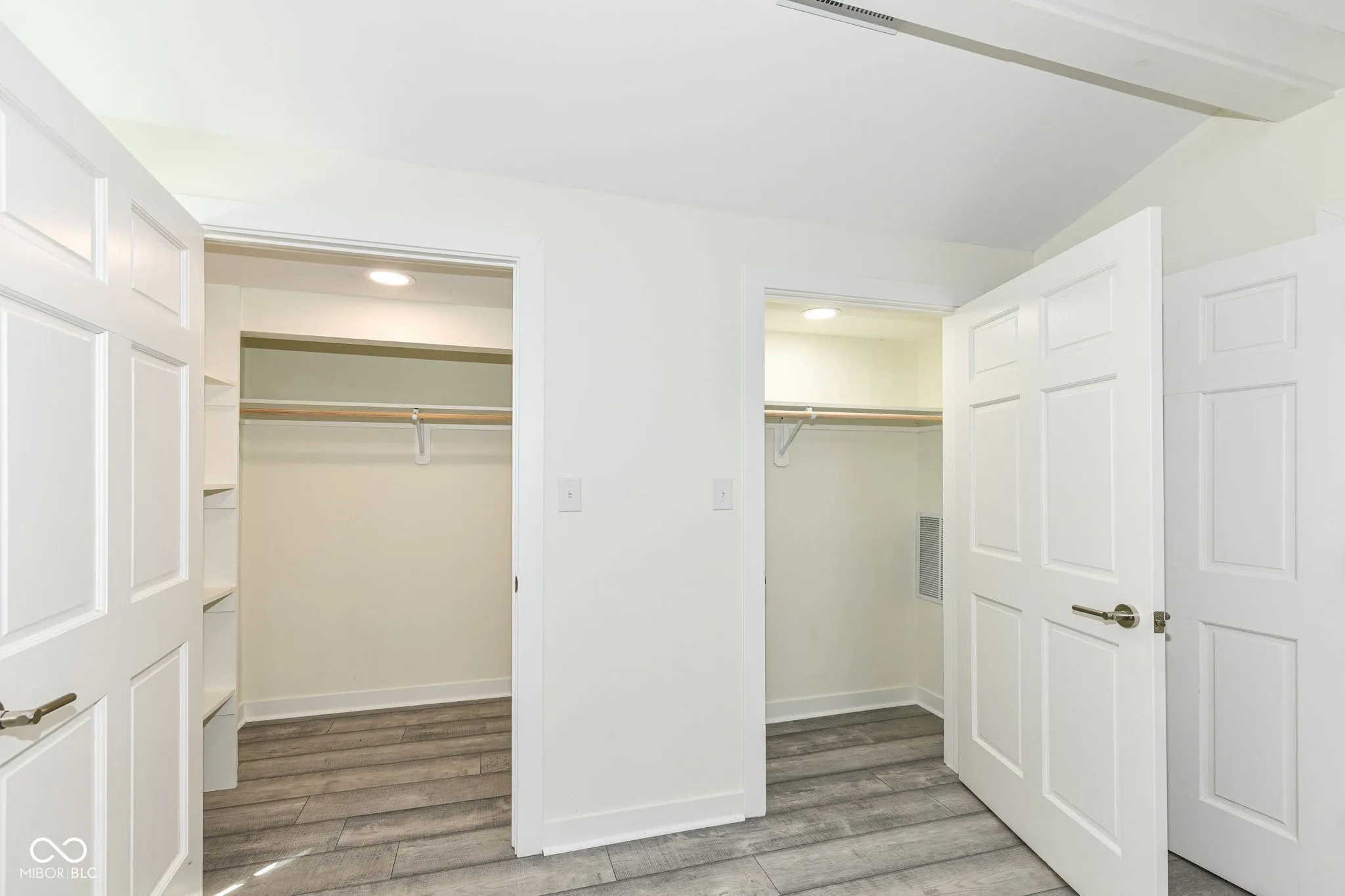 McCordsville, Indiana 46055, United States, 3 Bedrooms Bedrooms, ,4 BathroomsBathrooms,Residential,Pending,182382