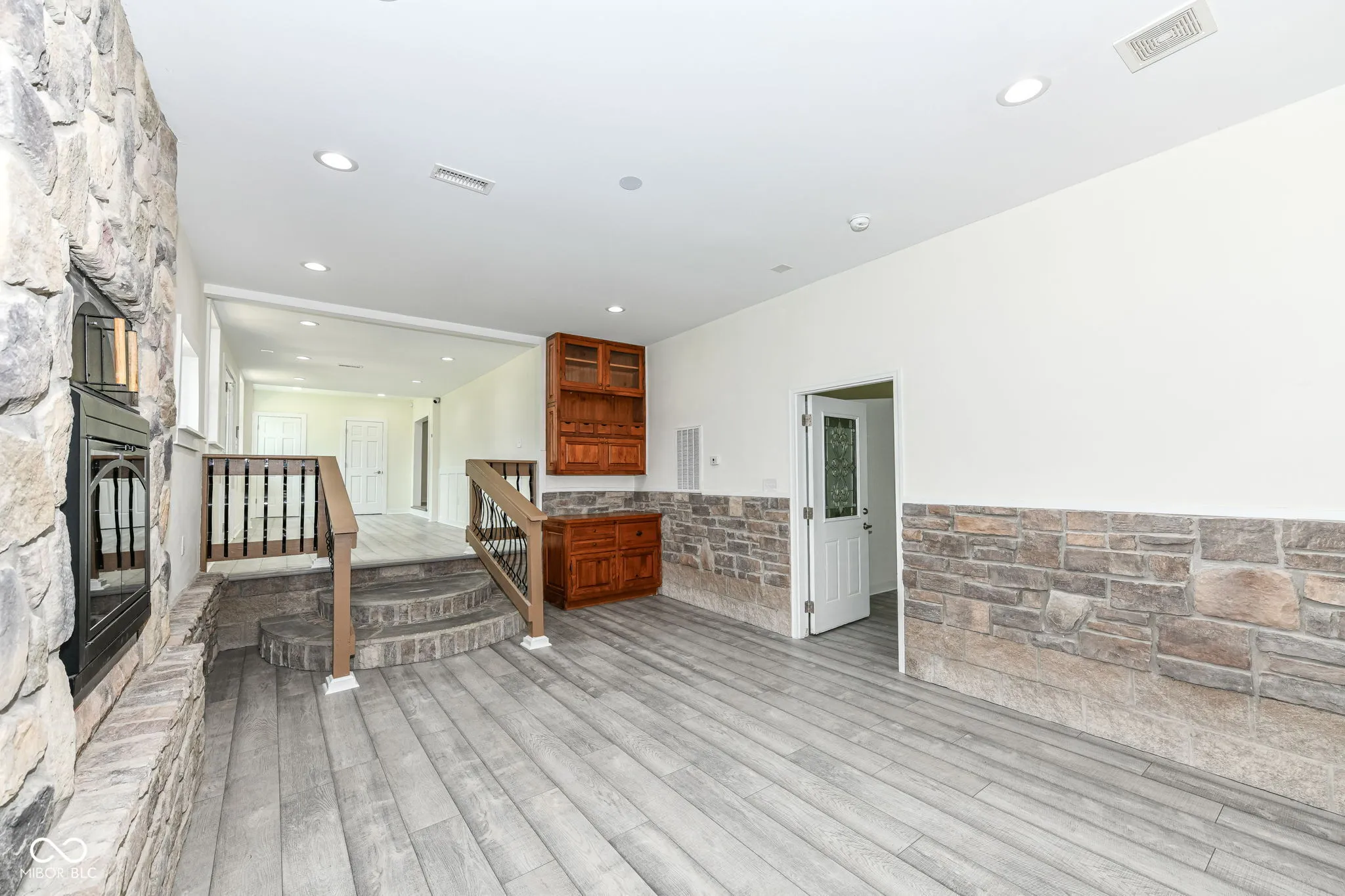 McCordsville, Indiana 46055, United States, 3 Bedrooms Bedrooms, ,4 BathroomsBathrooms,Residential,Pending,182382