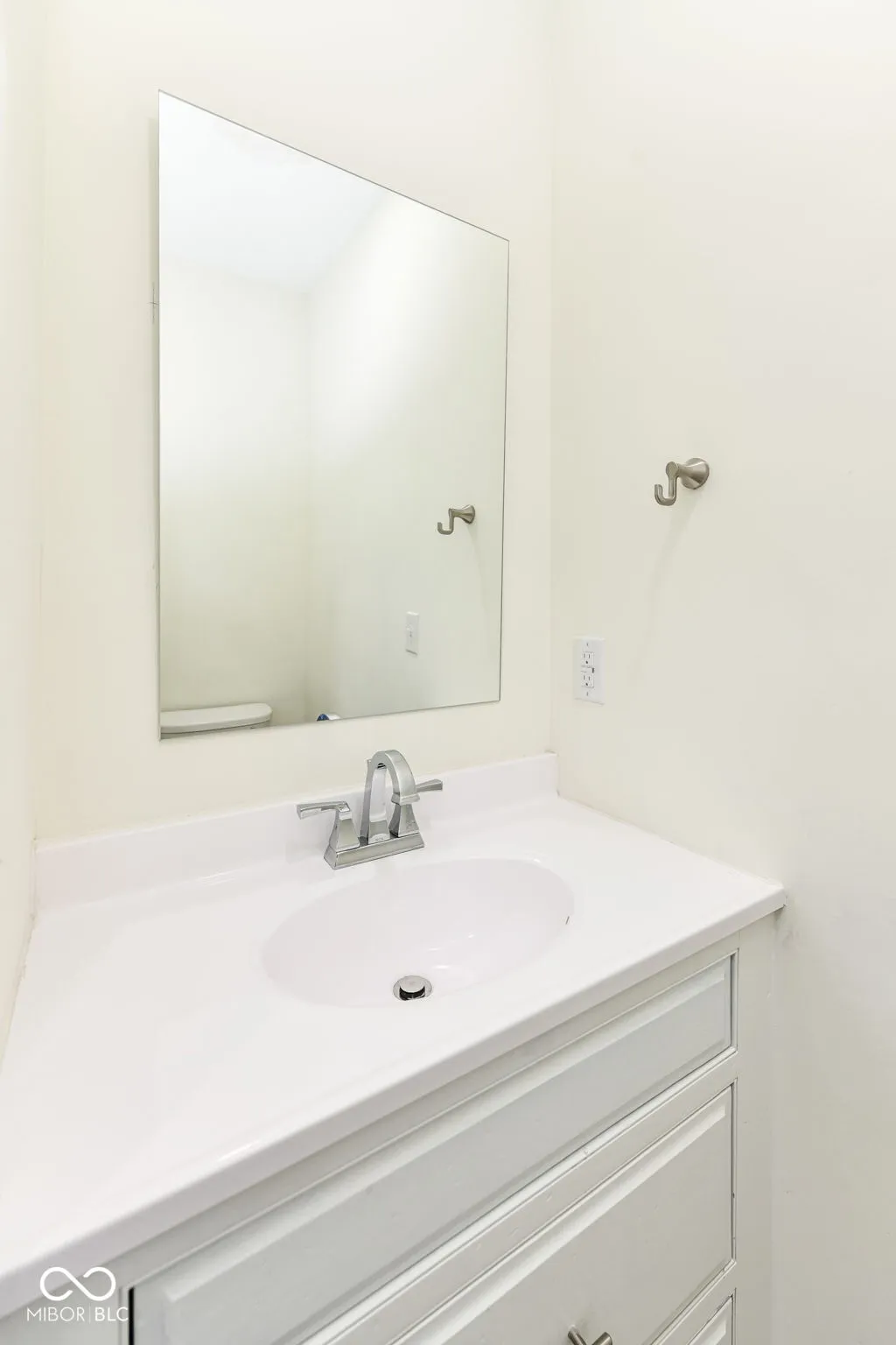 McCordsville, Indiana 46055, United States, 3 Bedrooms Bedrooms, ,4 BathroomsBathrooms,Residential,Pending,182382