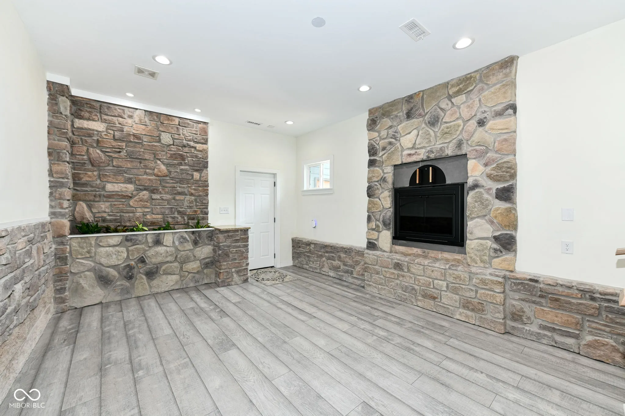 McCordsville, Indiana 46055, United States, 3 Bedrooms Bedrooms, ,4 BathroomsBathrooms,Residential,Pending,182382