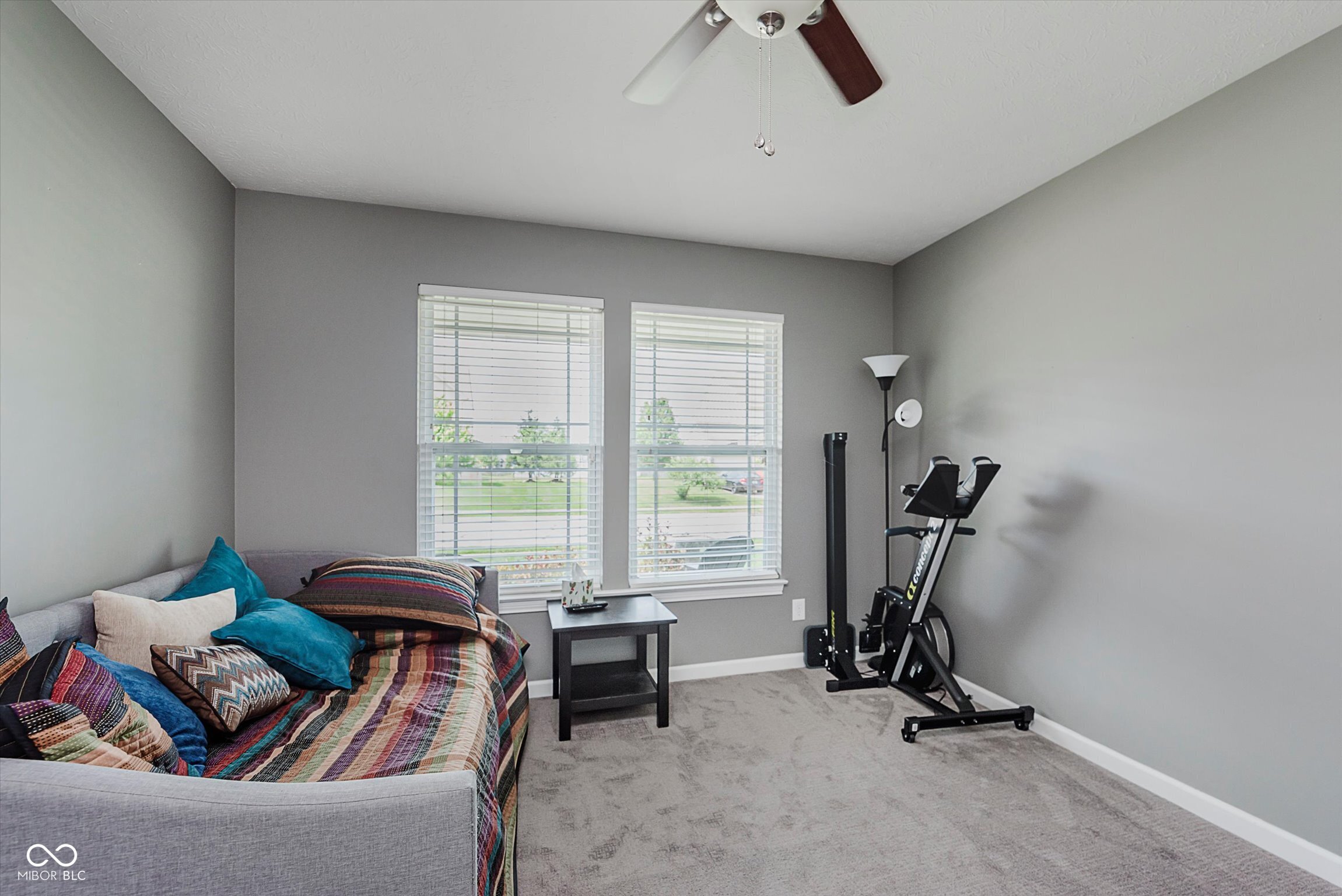 985 Farmington Trail