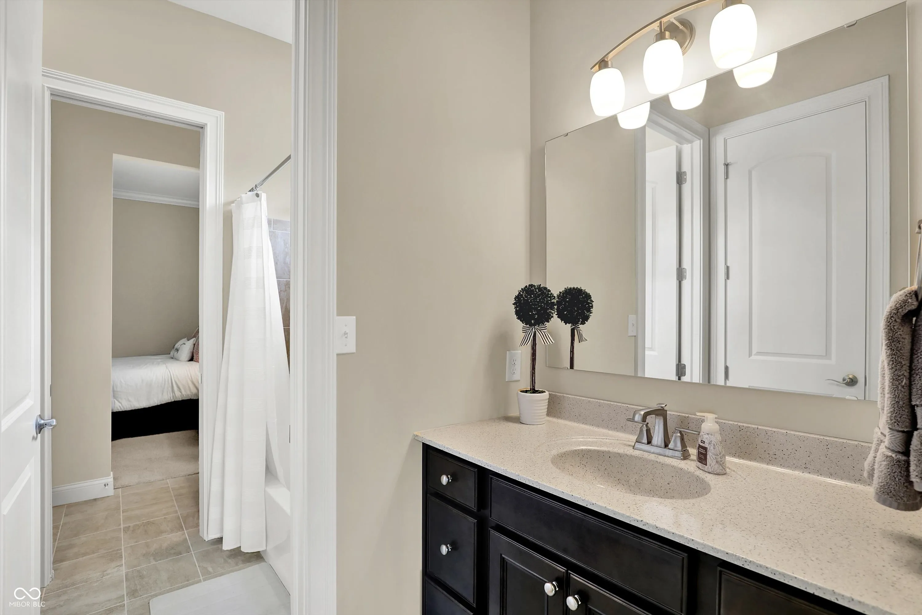 Fishers, Indiana 46037, United States, 3 Bedrooms Bedrooms, ,3 BathroomsBathrooms,Residential,Pending,196940