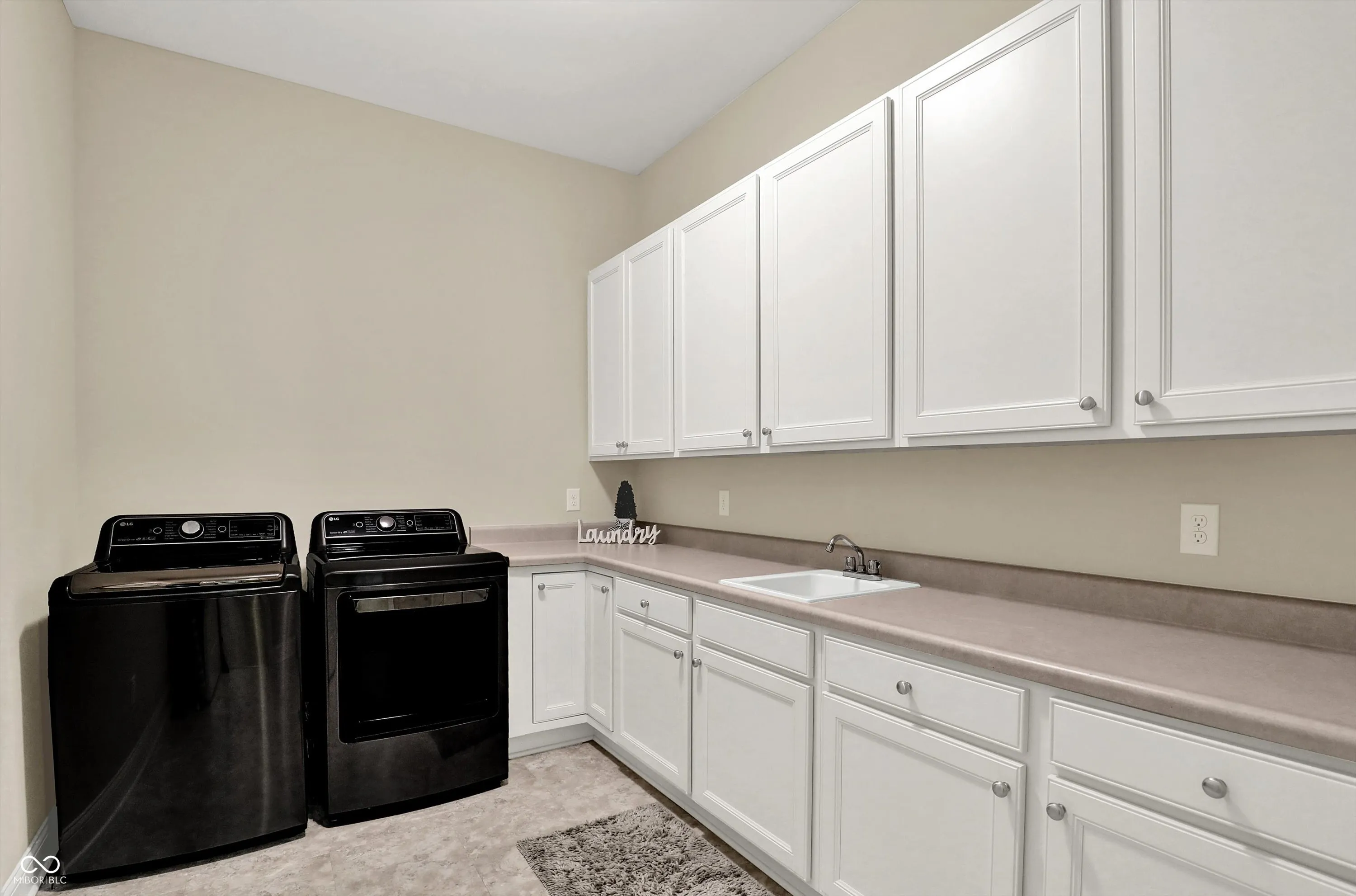 Fishers, Indiana 46037, United States, 3 Bedrooms Bedrooms, ,3 BathroomsBathrooms,Residential,Pending,196940