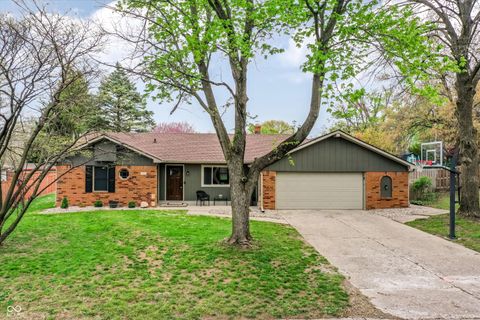 Photo of 765 Hillcrest Drive, Greenwood, IN 46142 (MLS # 22094503)