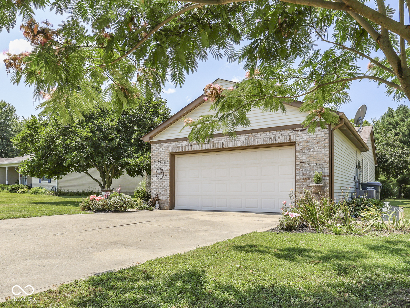 360 E County Line Road