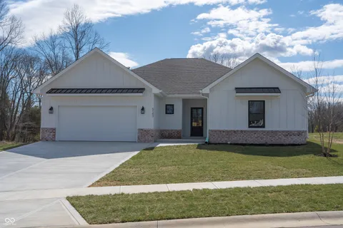 5143 Oak Ridge Place, Columbus, IN 47201 - MLS#: 22013828