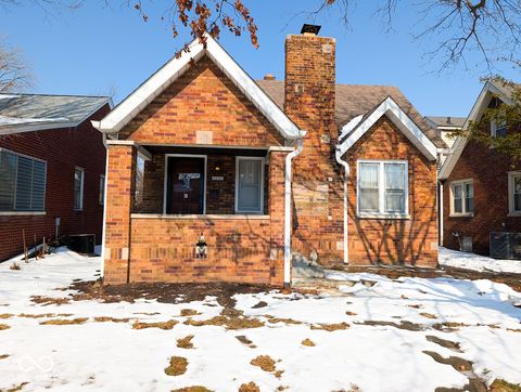 Photo of 5260 E 9th Street, Indianapolis, IN 46219 (MLS # 22083867)