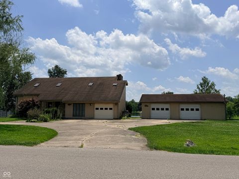 Photo of 10109 E County Road 275 N, Seymour, IN 47274 (MLS # 22112907)