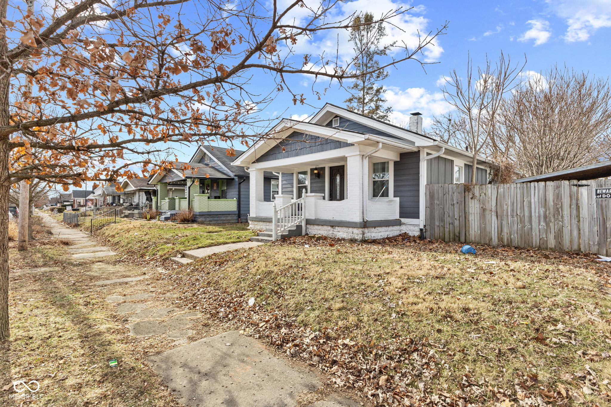 1424 N Gladstone Avenue