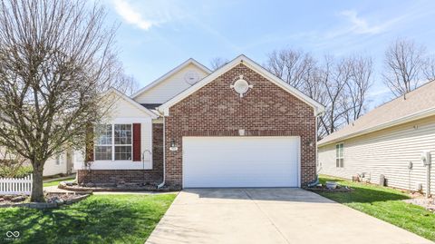 Photo of 922 Lincoln Park West Drive, Greenwood, IN 46142 (MLS # 22092144)