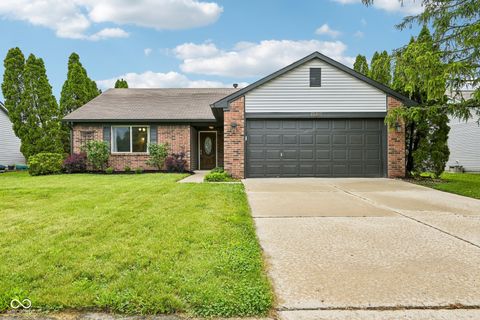Photo of 12352 Cobblestone South Drive, Indianapolis, IN 46236 (MLS # 22100430)