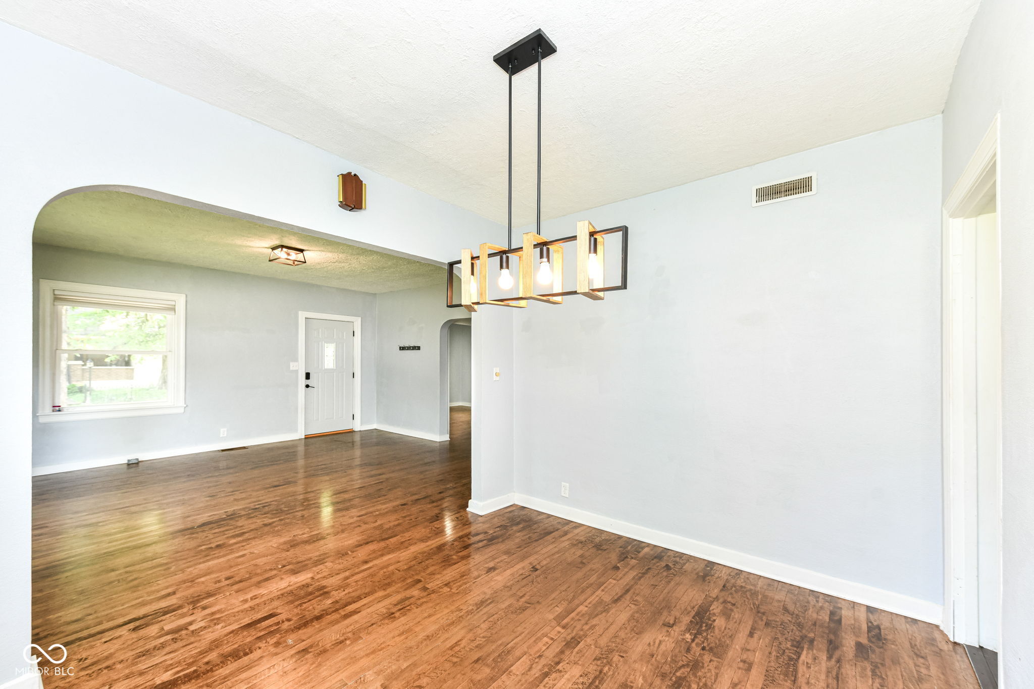 402 E 4th Street