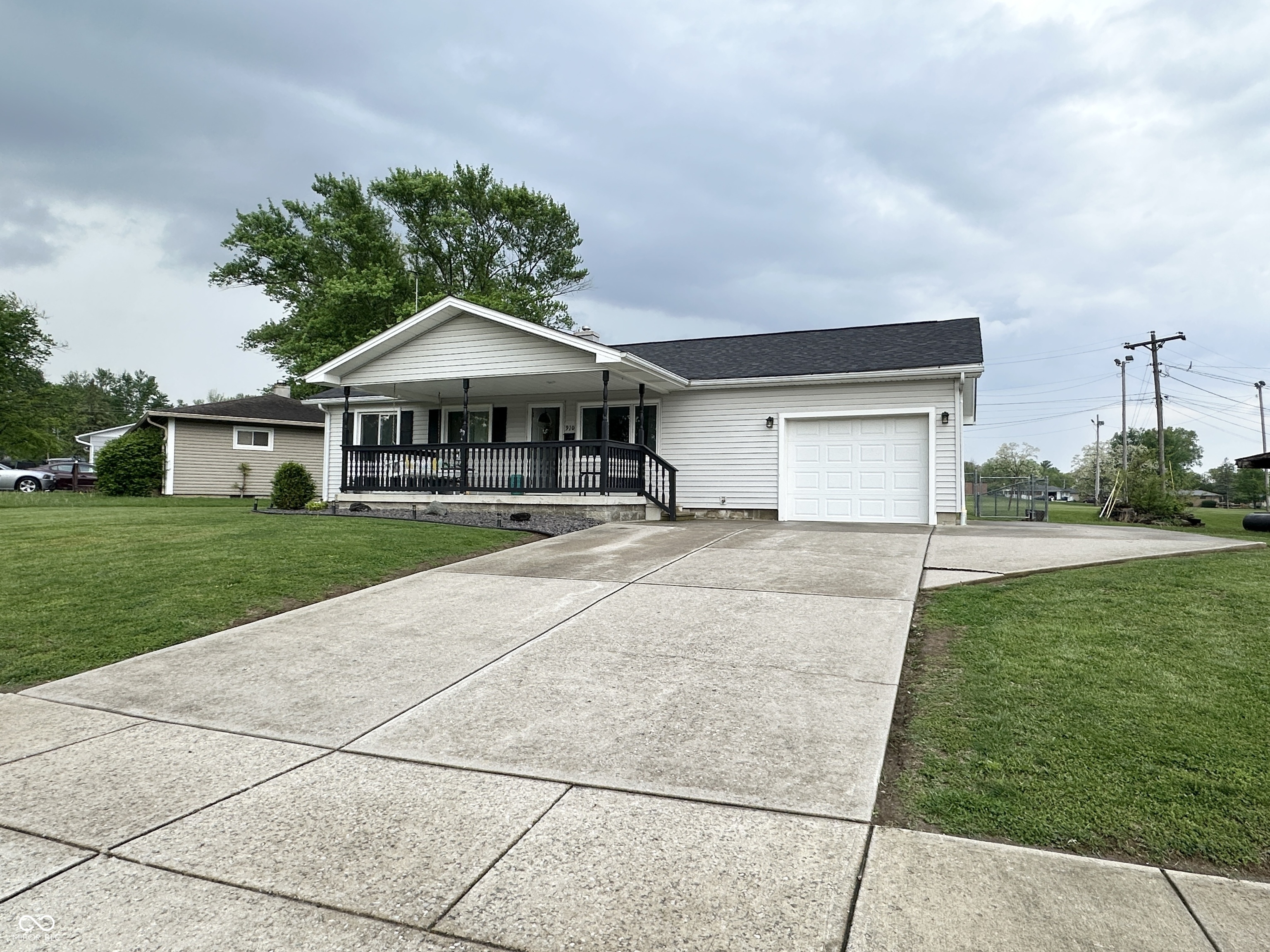 910 Hillcrest Drive