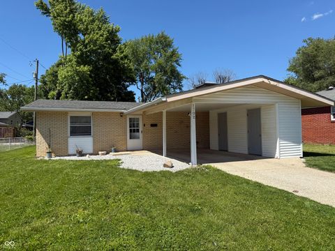 Photo of 1702 Beechwood Drive, Plainfield, IN 46168 (MLS # 22102614)