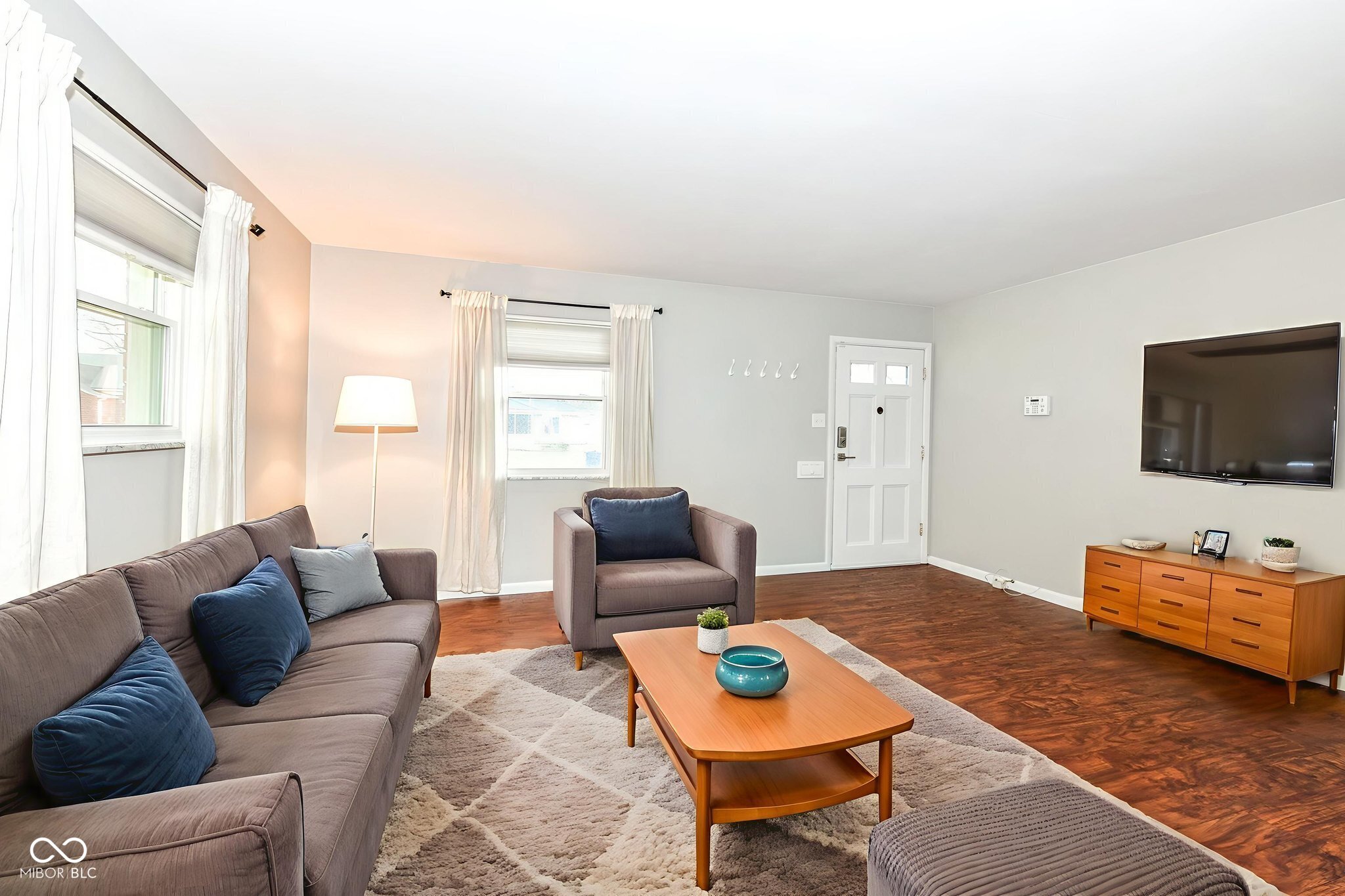 6121 Norwaldo Avenue