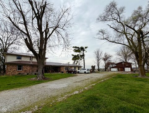 Photo of 7568 N Old Us Highway 421, Saint Paul, IN 47272 (MLS # 22092945)