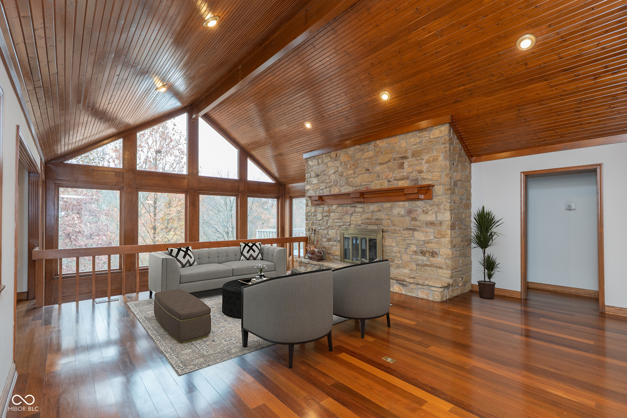 8649 Bay Colony Drive