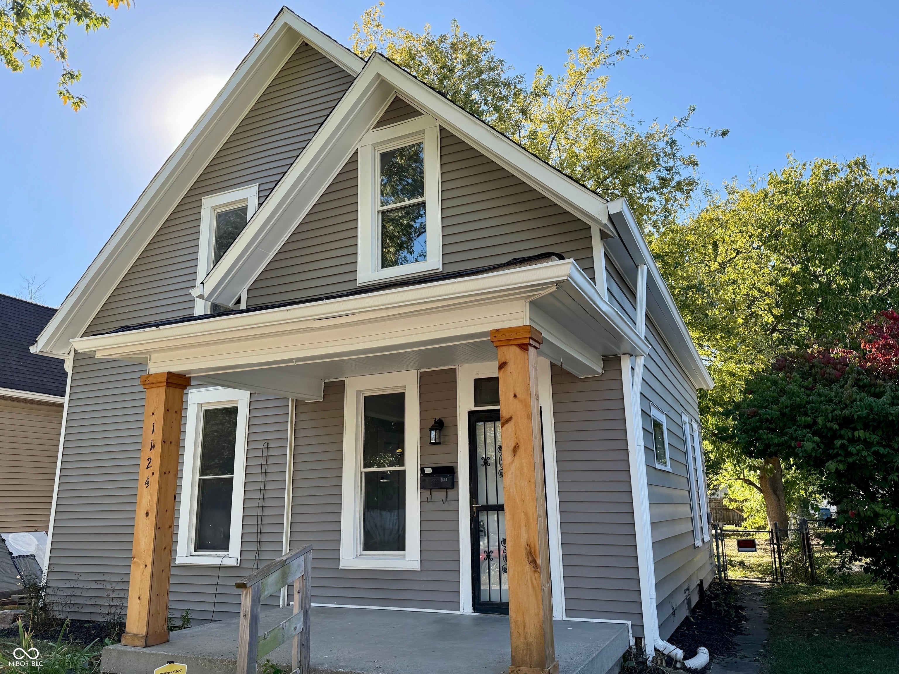 1124 S Reisner