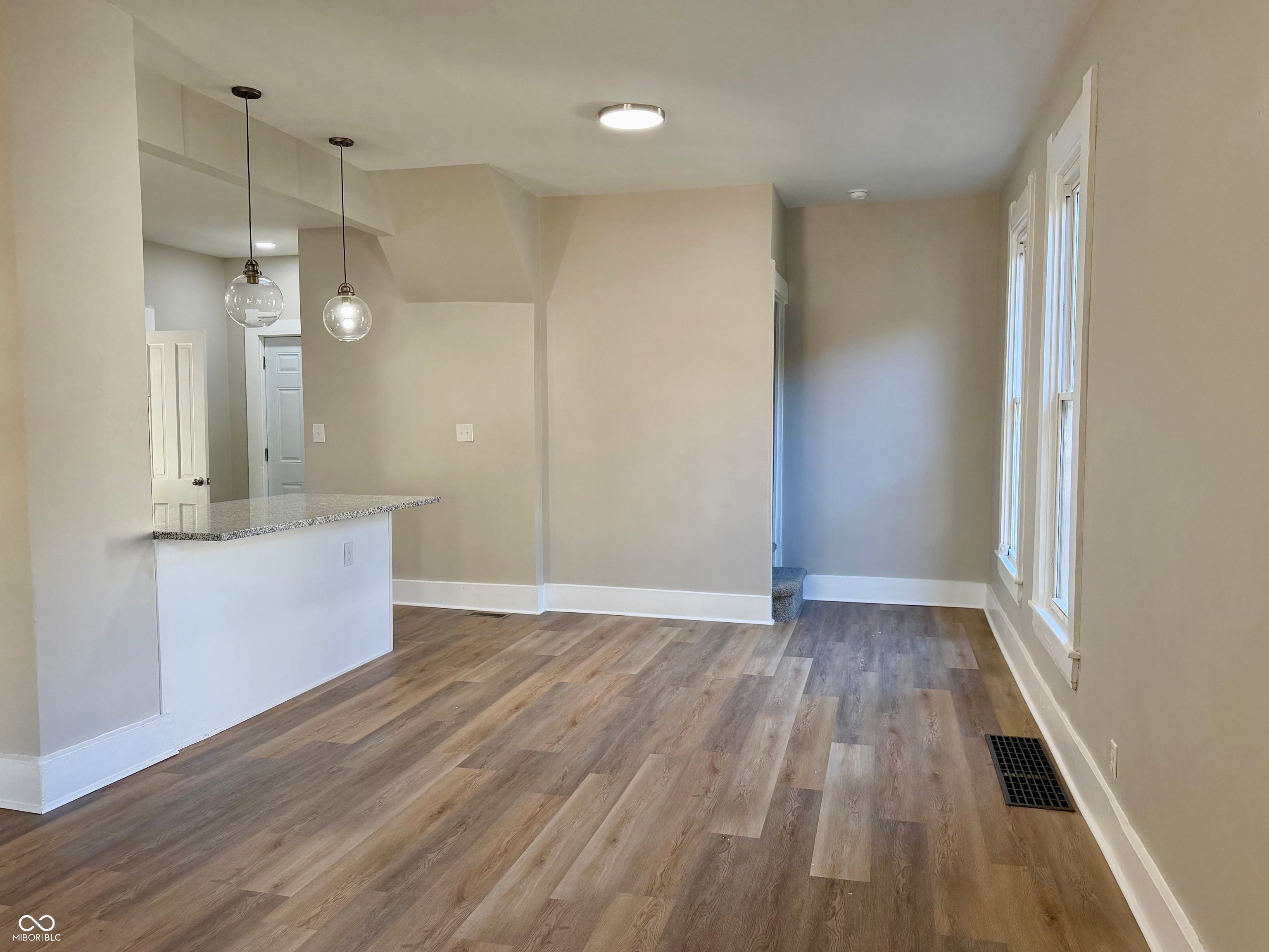 1124 S Reisner