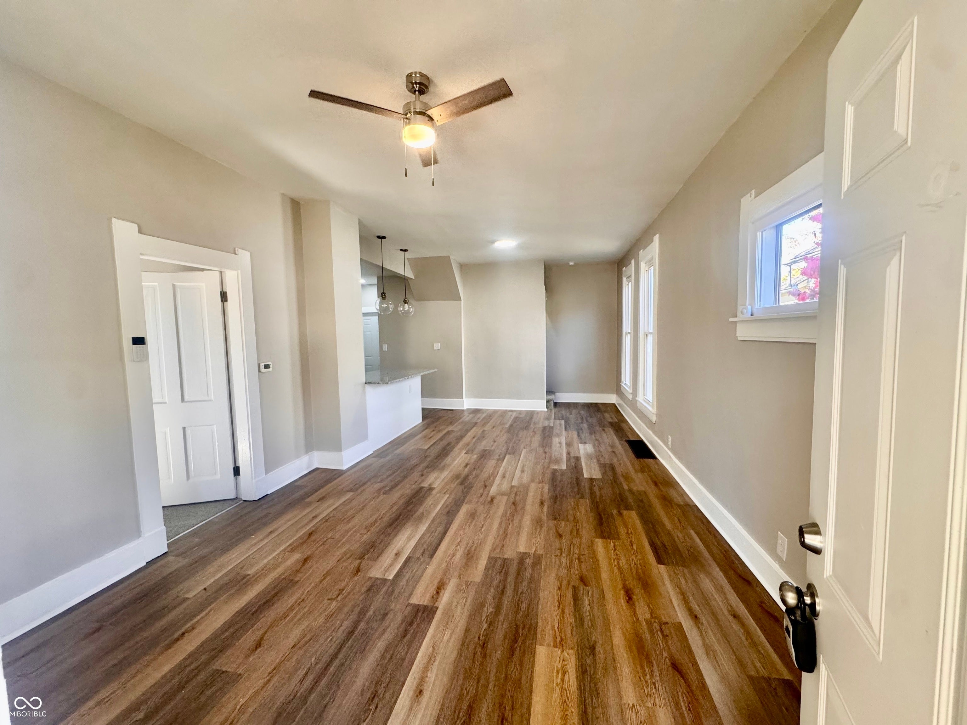 1124 S Reisner