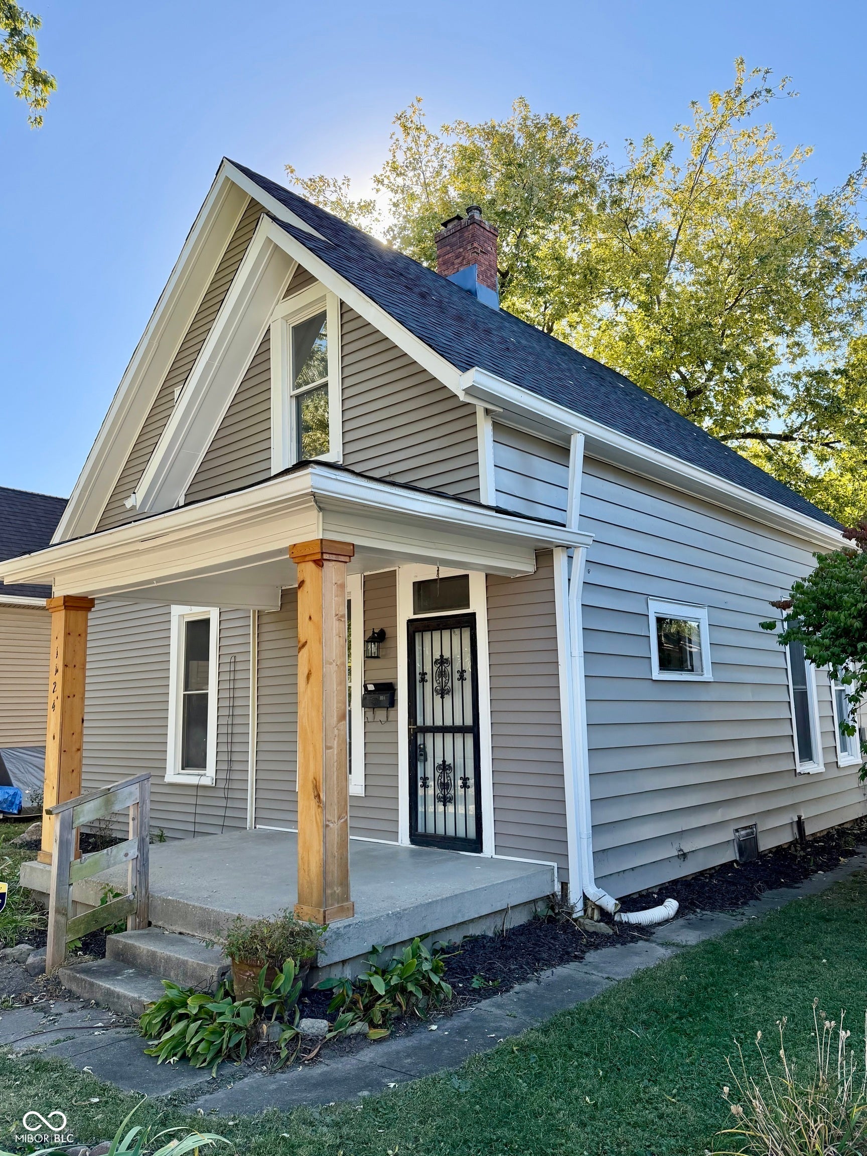 1124 S Reisner