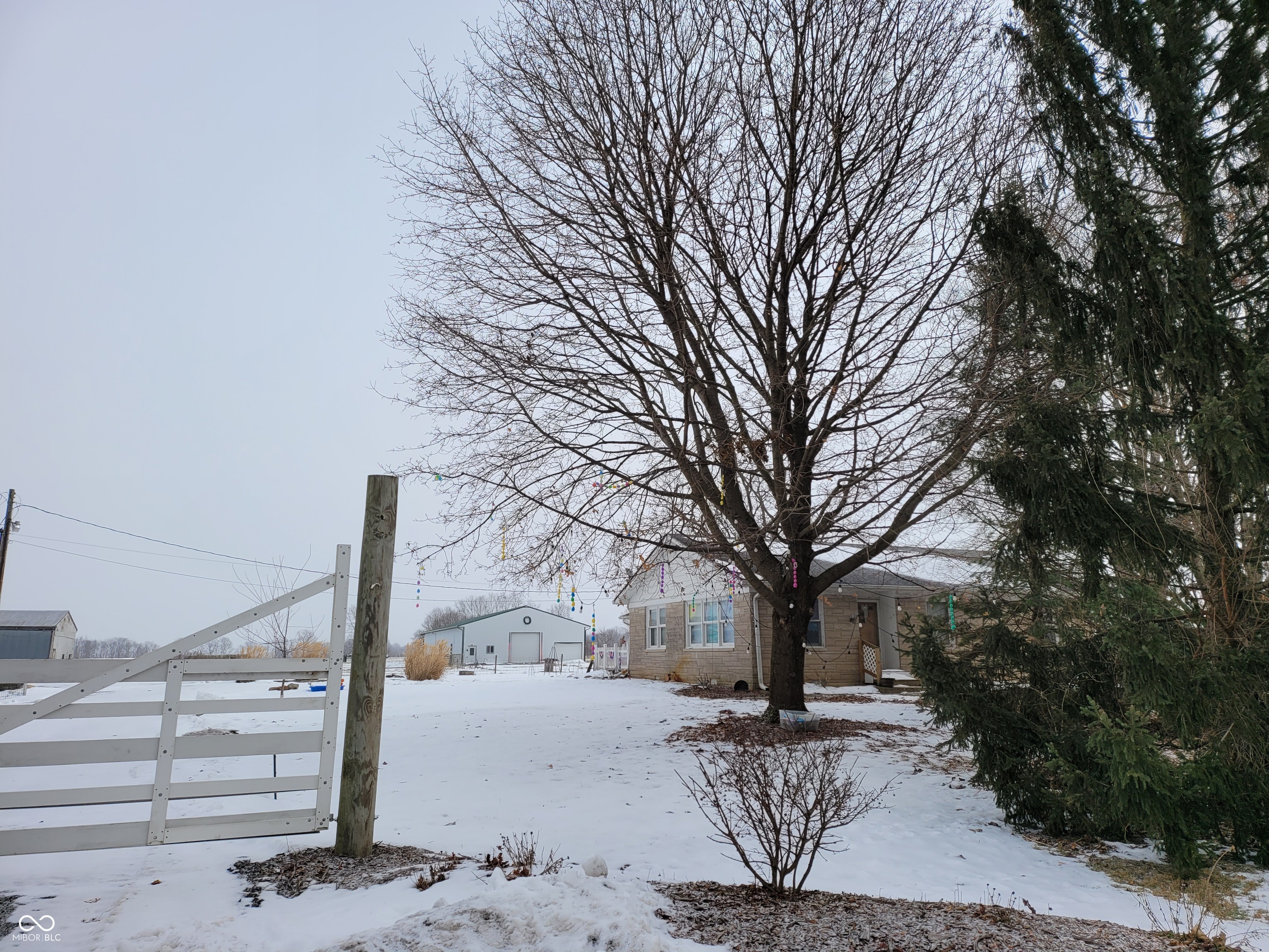 1545 S US 421