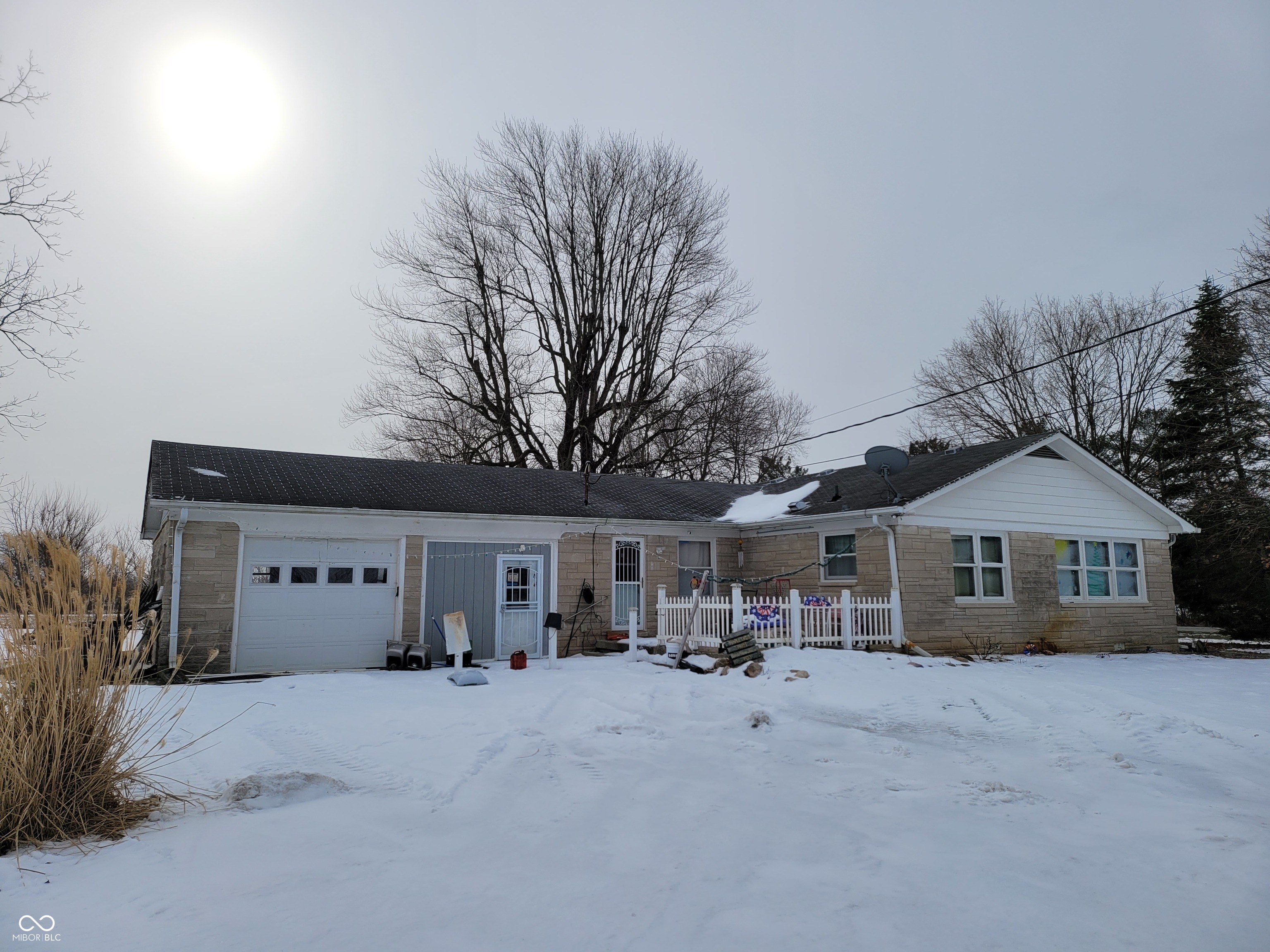 1545 S US 421