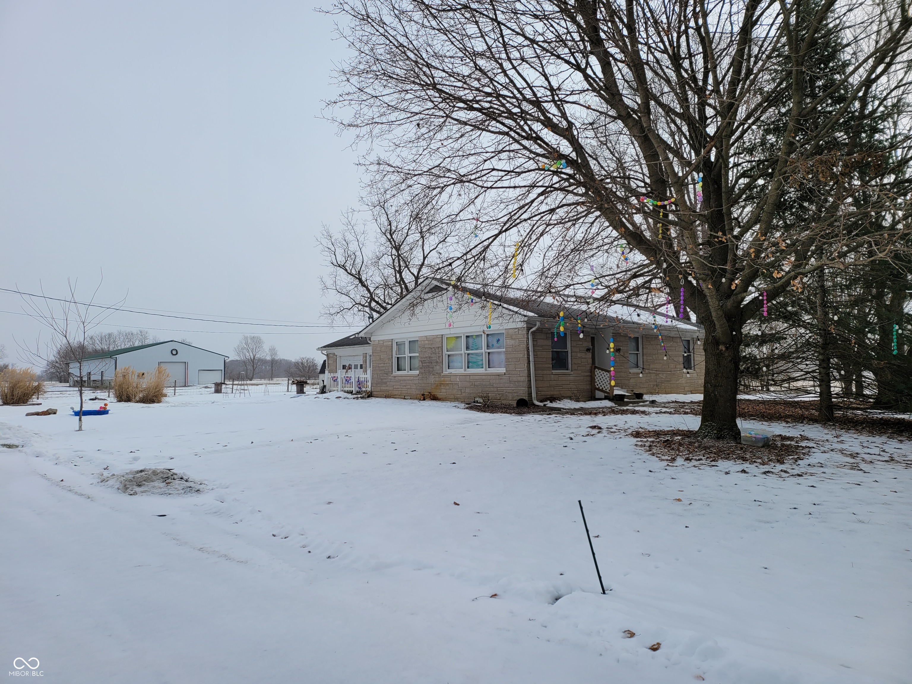 1545 S US 421