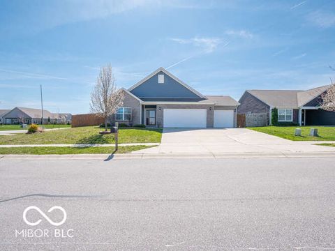 Photo of 1303 Crabapple Road, Franklin, IN 46131 (MLS # 22091520)