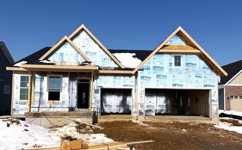 Photo of 572 Firefly Court, Greenfield, IN 46140 (MLS # 22078013)