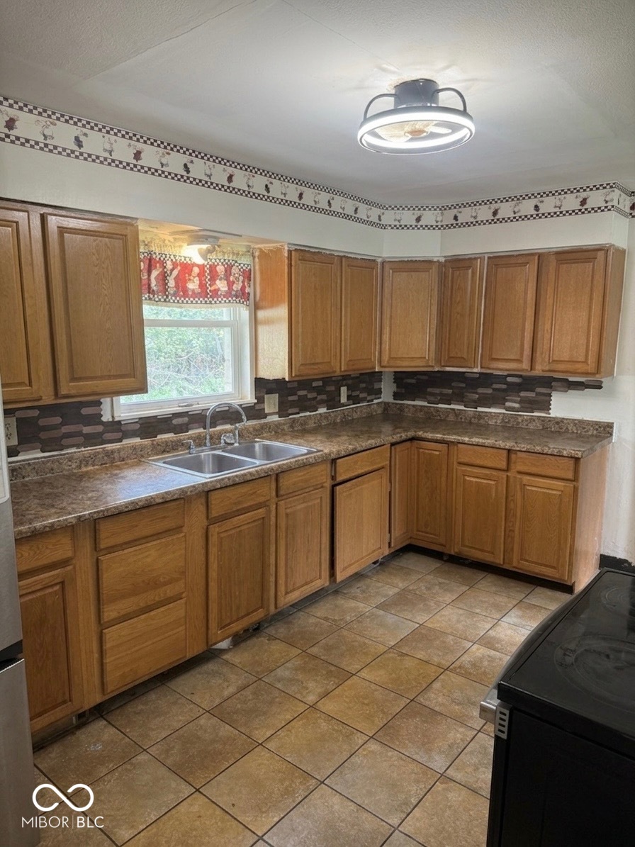 3895 Forest Manor Avenue