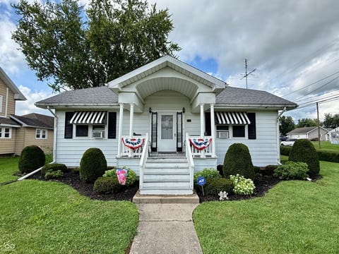 Photo of 716 E Sigler Street, Frankton, IN 46044 (MLS # 22120604)