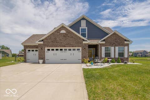 Photo of 129 Larimar Way, Whiteland, IN 46184 (MLS # 22118860)