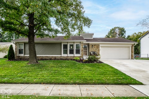 3 beds bed, 2 baths bath property at 7901 Hampton Place, Fishers, IN 46038