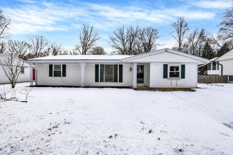 Photo of 2415 Bramble Way, Anderson, IN 46011 (MLS # 22075488)