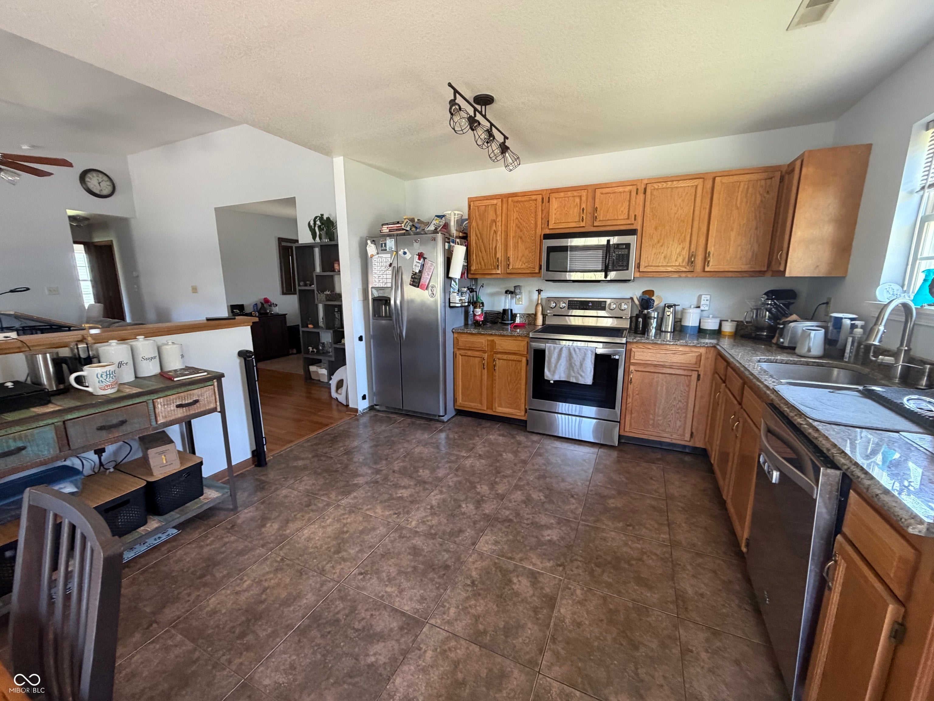 1562 Prairieview Lane